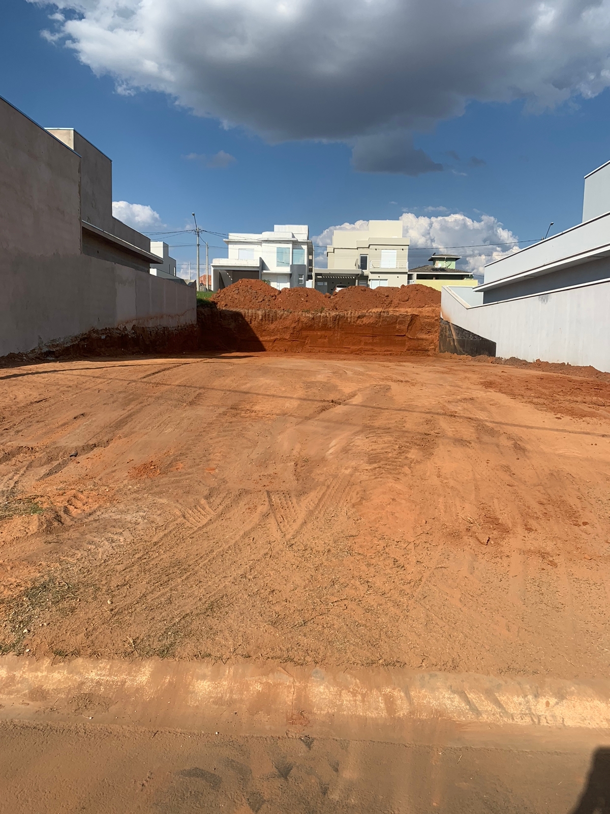 Serviços de Terraplanagem e Nivelamento